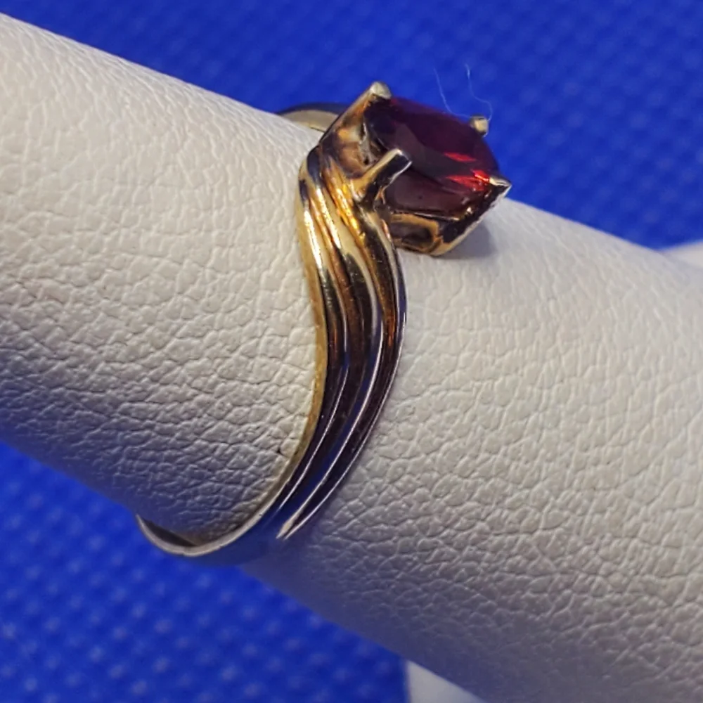 10k yg garnet ring